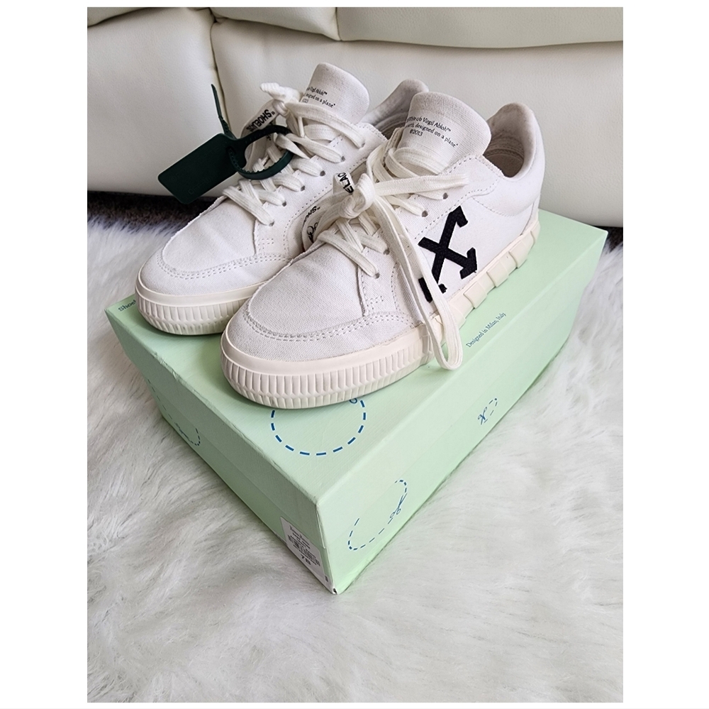 Off-White Low Vulcanized Canvas Sneakers w/box